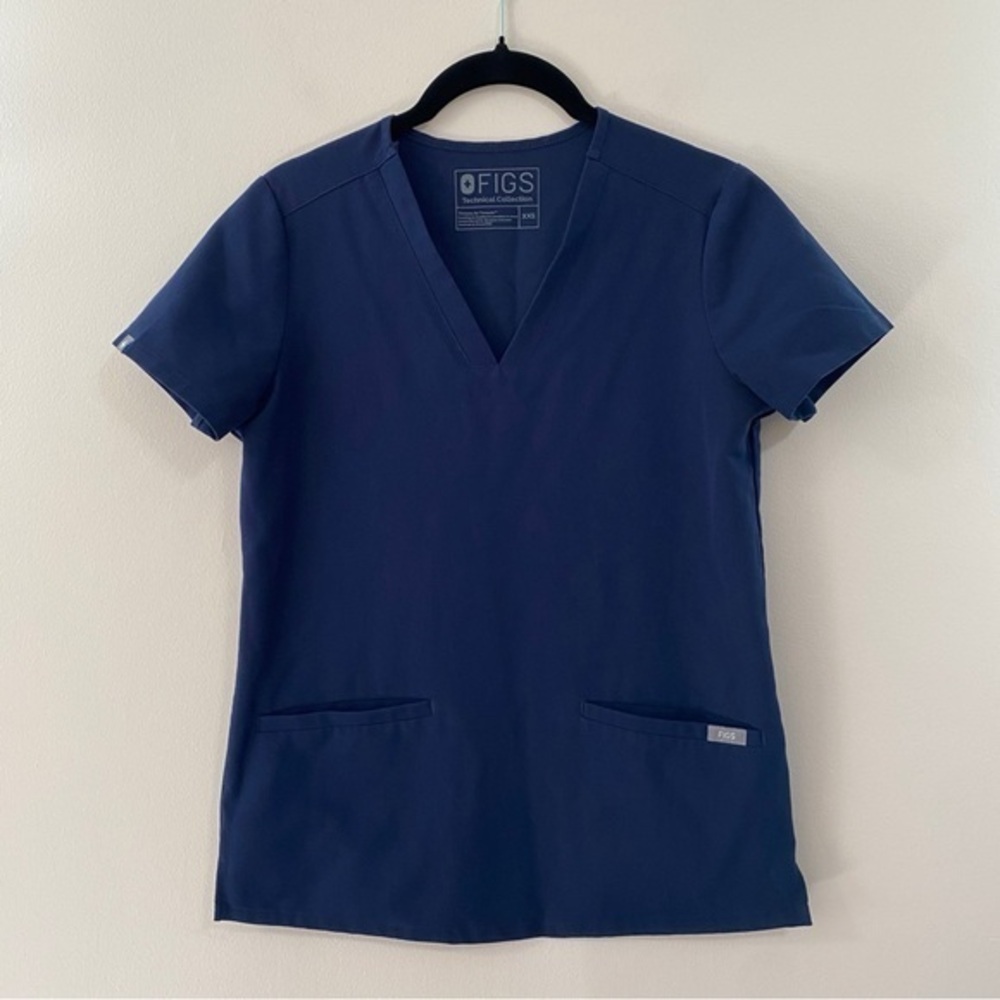 Figs Casma Three-Pocket Scrub Top, Navy, Size XXS